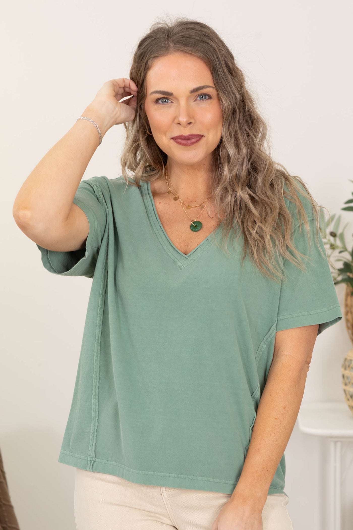 Washed Raw Edge V-Neck Short Sleeve Knit Tops