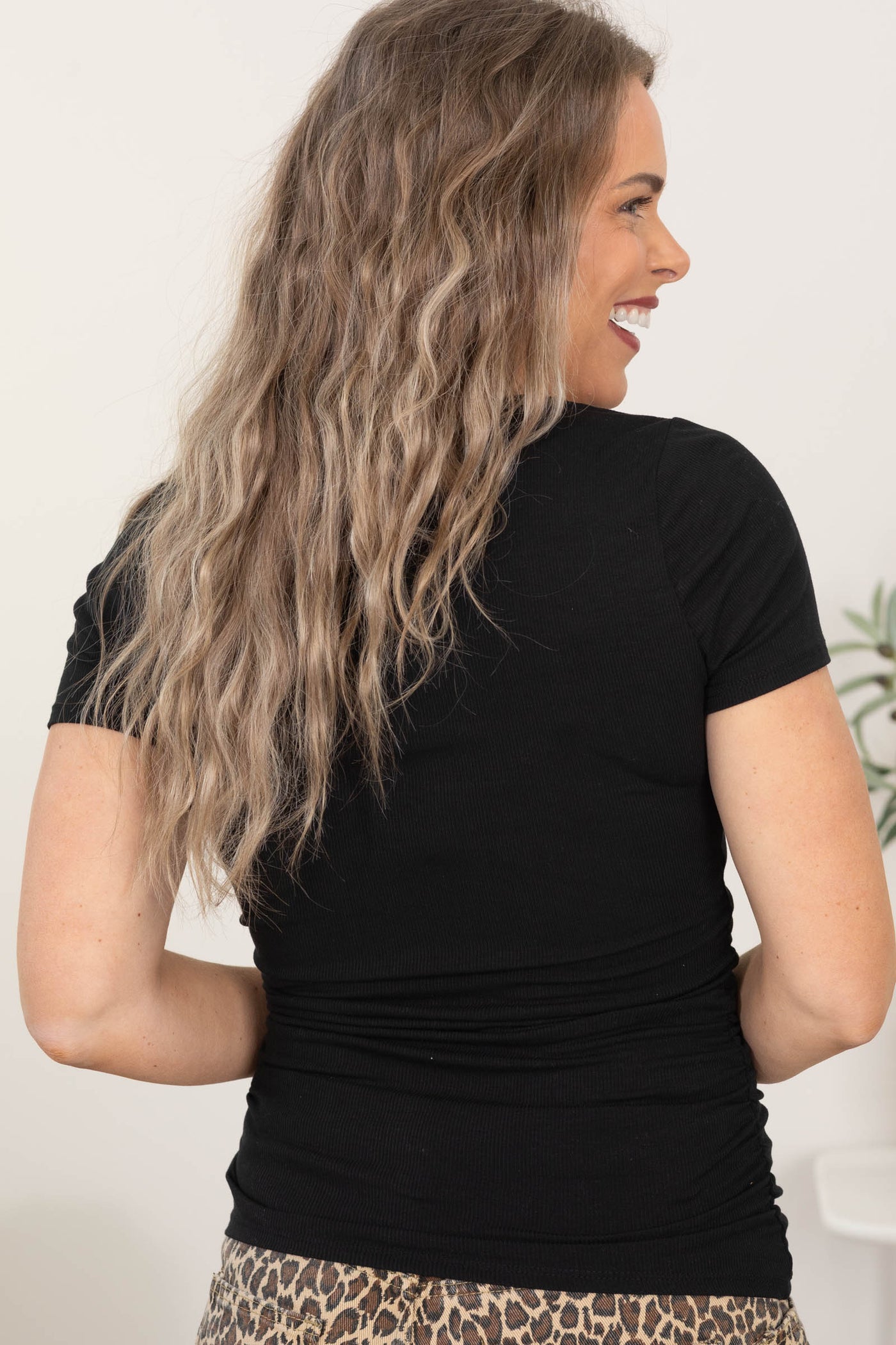 Ribbed Scoop Neck Top With Ruched Side