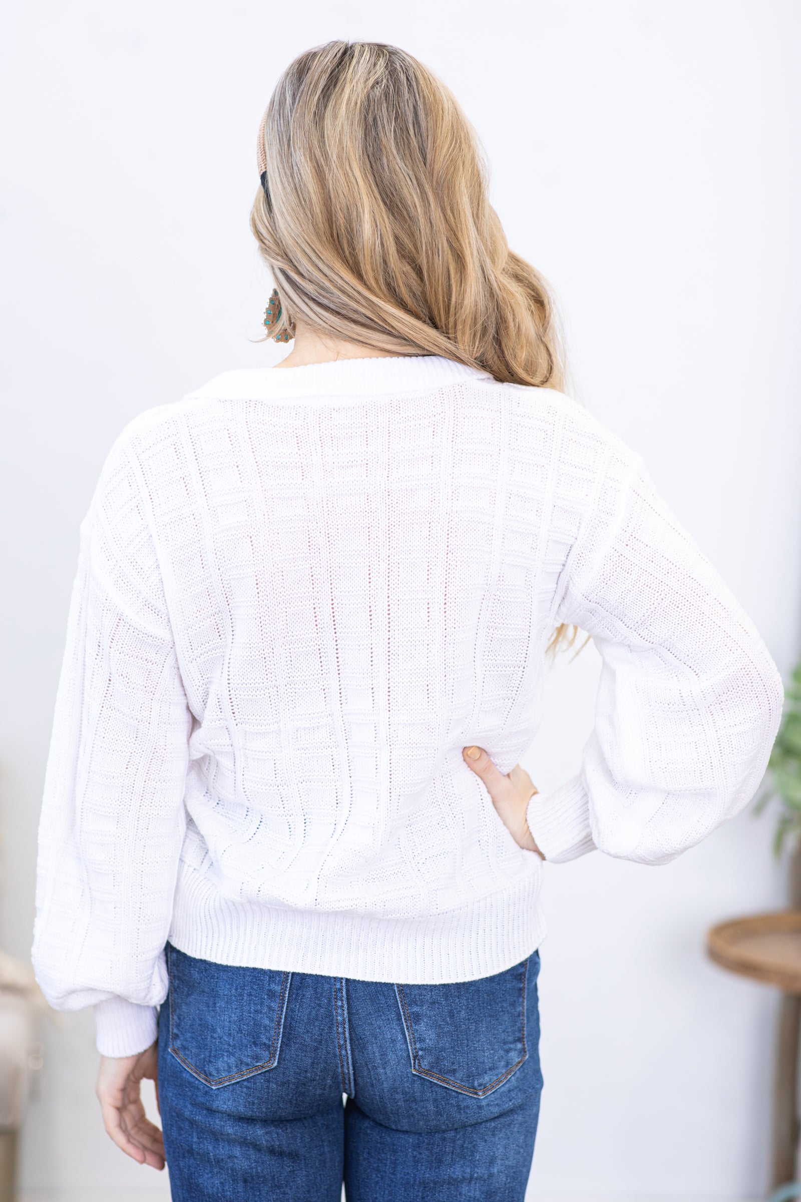White Pattern Knitted Collared Sweater
