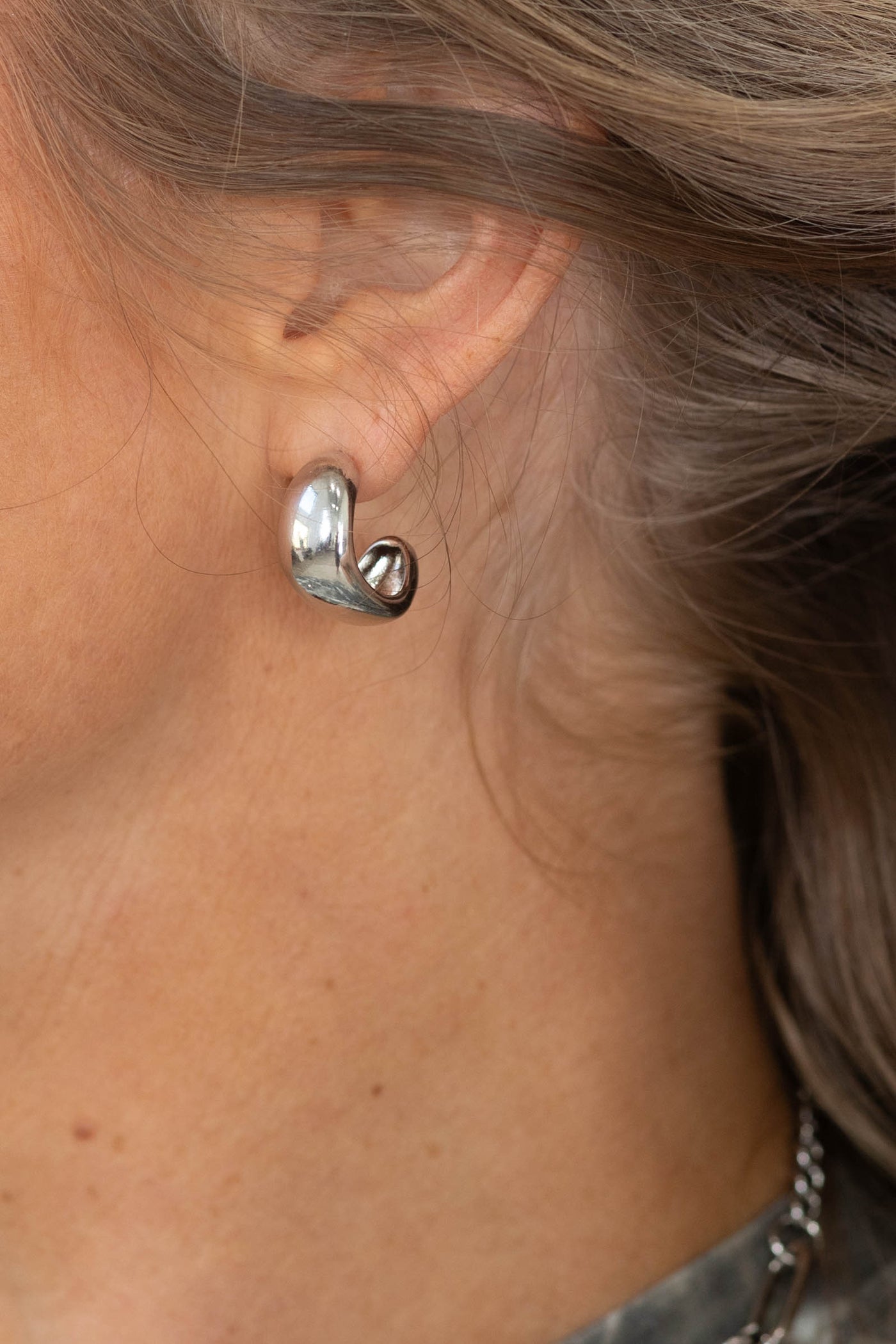 It Girl hoop Earrings