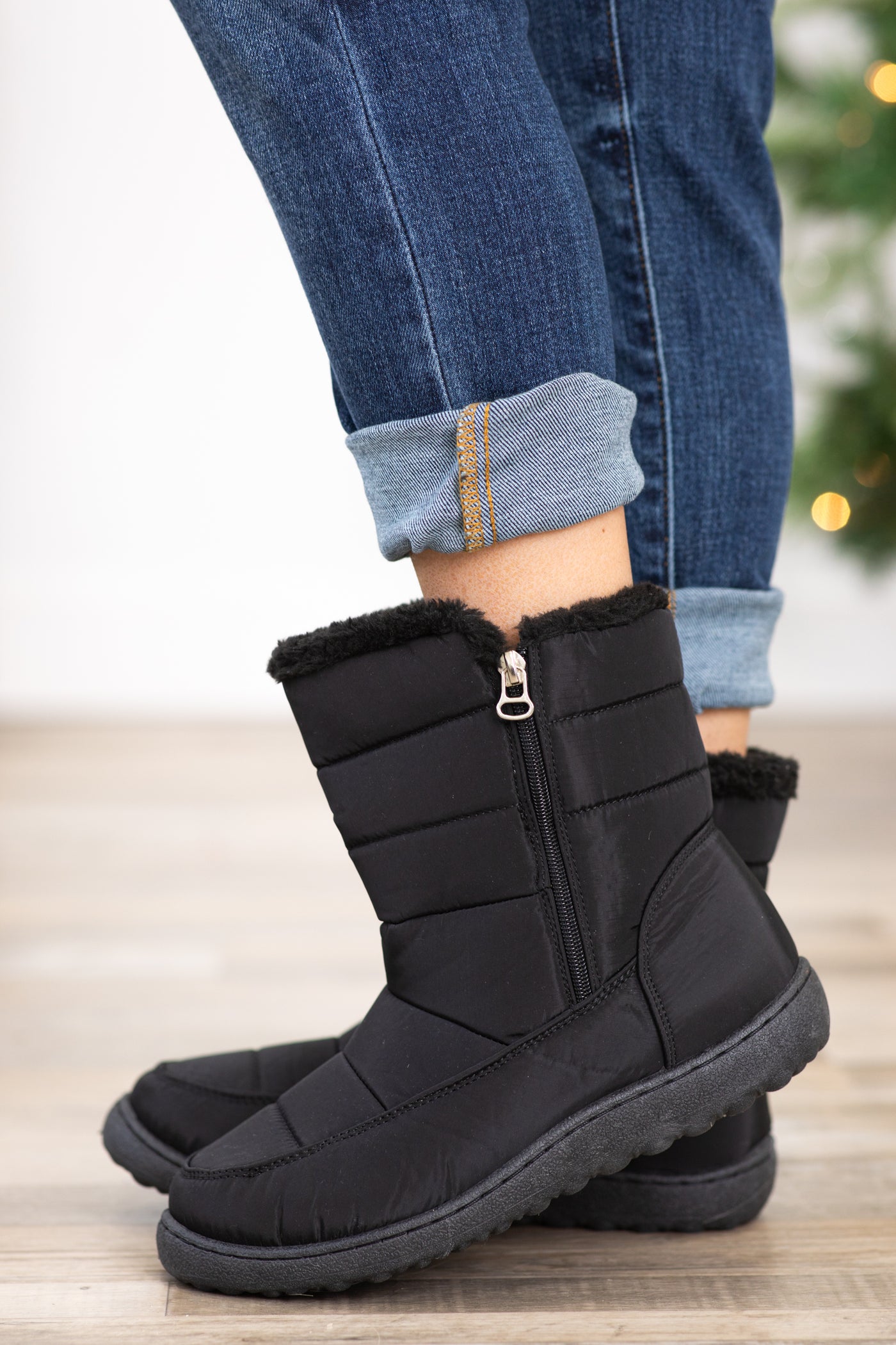 Black Faux Fur Lined Snow Boots