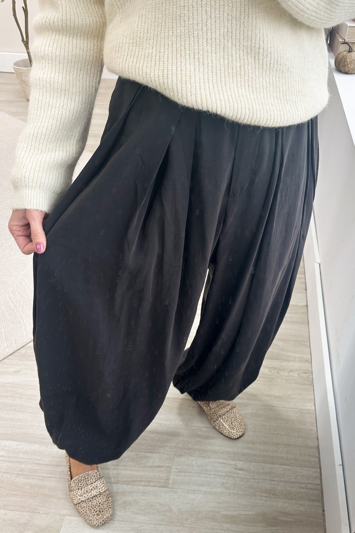Black Front Pleats Elastic Waist Barrel Joggers