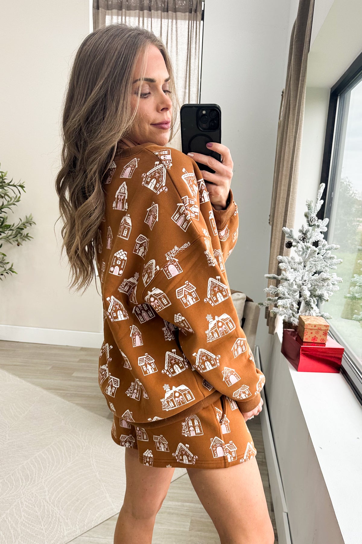 Cinnamon Ginger House Printed Fleece Sweatshirt And Shorts Set