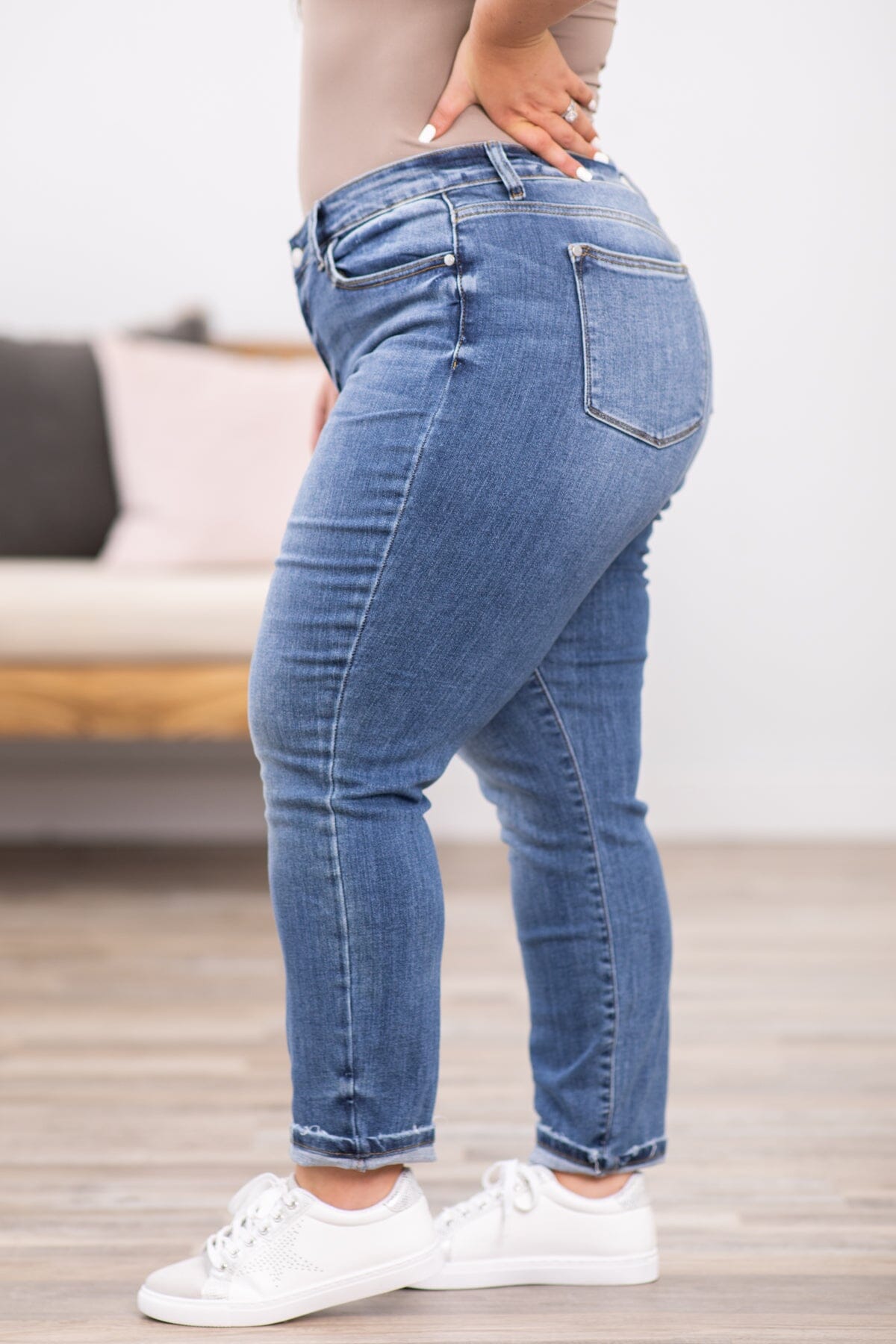 Buy Mast & Harbour Women Boyfriend Fit High Rise Slash Knee Light Fade  Stretchable Jeans - Jeans for Women 22111274 | Myntra